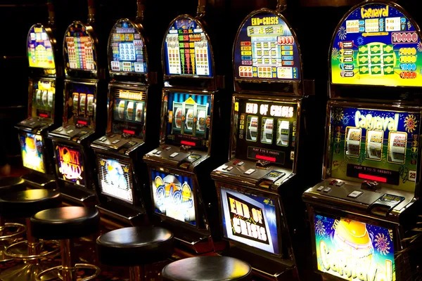 Aviator and Sweet Bonanza slot game screens